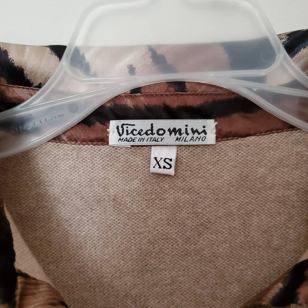 NEW Vicedomini Cashmere Sweater XS Tan Animal Print Collar V-Neck